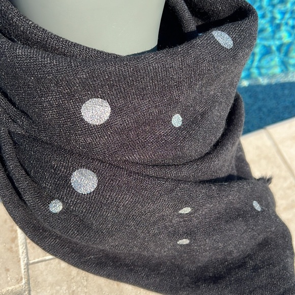 Triangular shaped black scarf with silver polka dots printed fringes - Picture 10 of 12